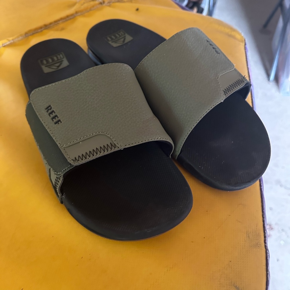 Men’s REEF Slides Sandals